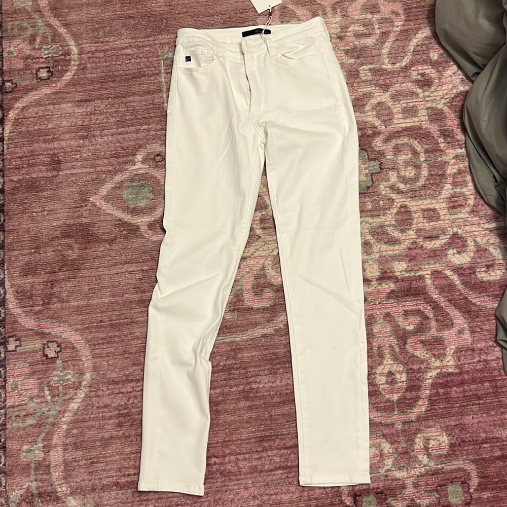 White skinny jeans